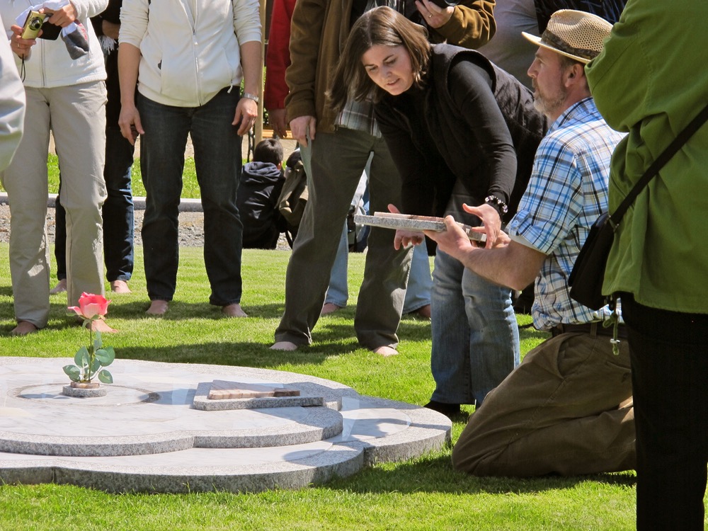 The star is placed on the rose