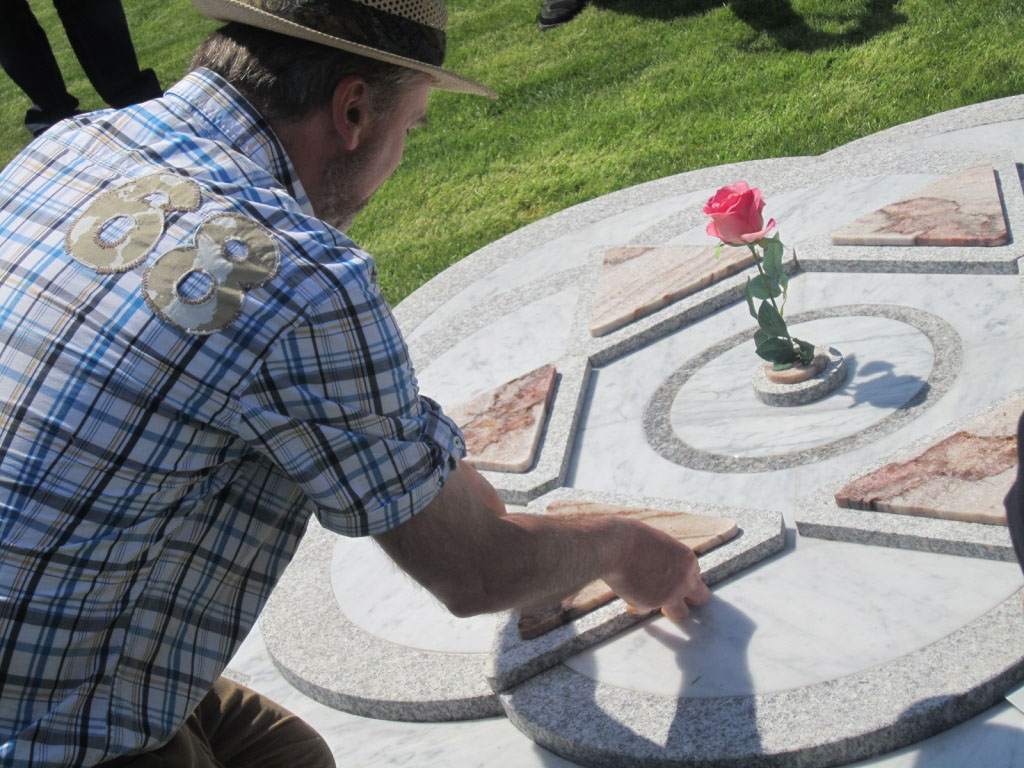 Last triangle of the star is put into place 