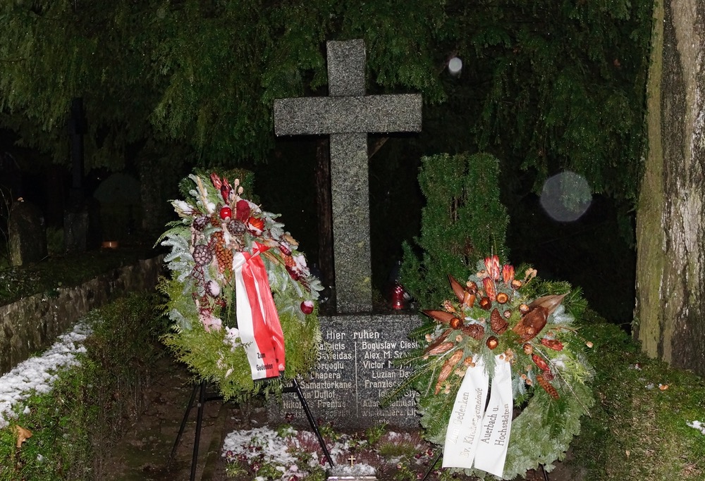Gravestone - KZ-prisoners and Greek forced laborer