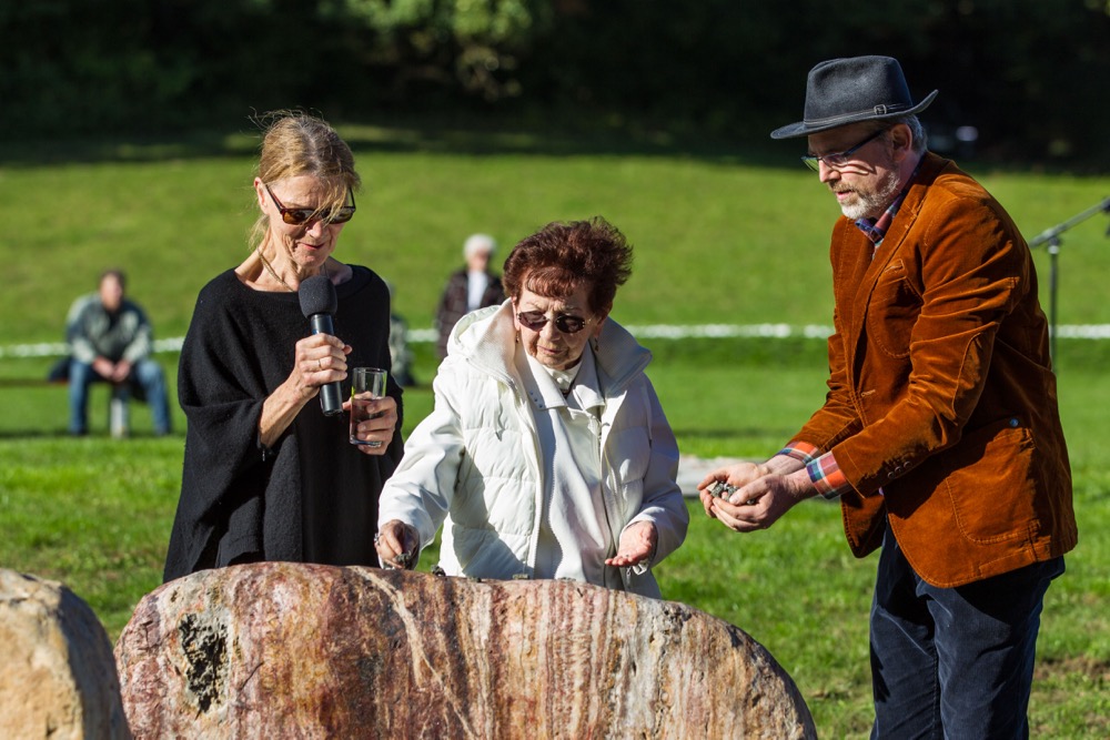Batsheva Dagan places pebbles within the Friedensmal