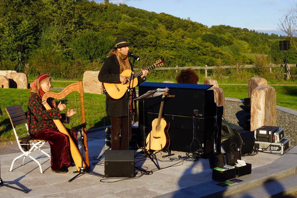 Eloas Lachenmayr sings in the Jerusalem Peace Mark